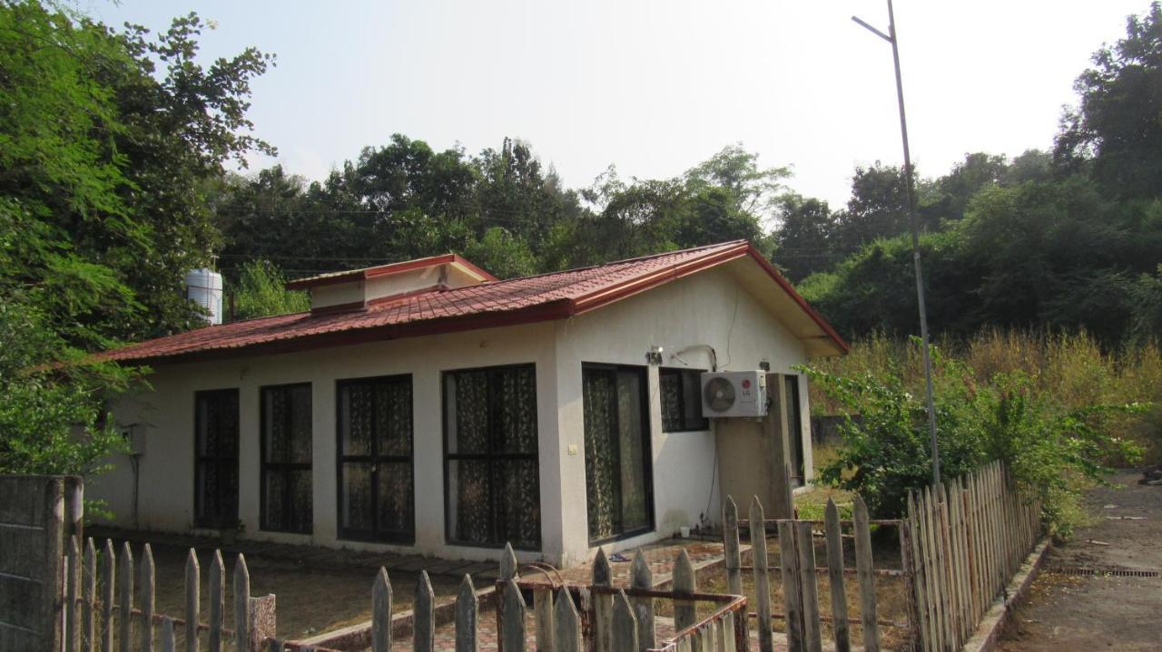 Retreat Holiday Homes, At Sparsh Resorts, Karjat Neral Eksteriør bilde